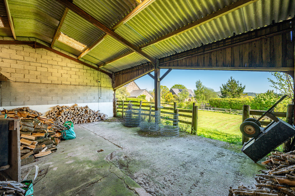 Barn and Stables- click for photo gallery